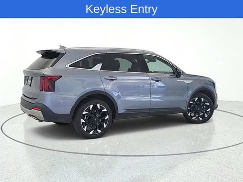 Used 2025 Kia Sorento EX FWD image 6