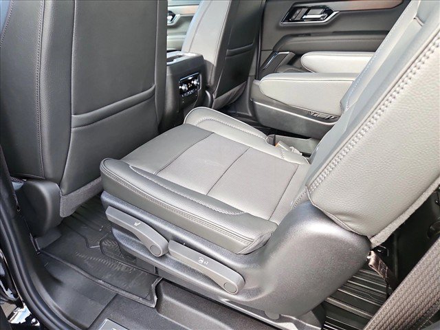 New 2026 GMC Yukon Denali w/ Sun & Power Step Package AWD/4WD image 16