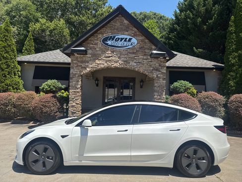 Used 2022 Tesla Model 3 Standard Range RWD image 1