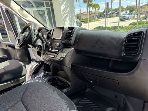 Used 2024 RAM ProMaster 2500 w/ Convenience Group FWD image 32
