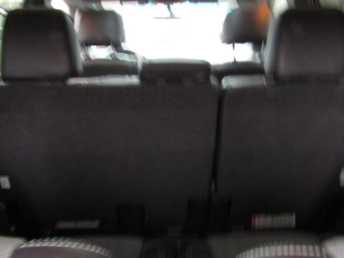 Used 2015 Ford Explorer XLT w/ Equipment Group 202B AWD/4WD image 27