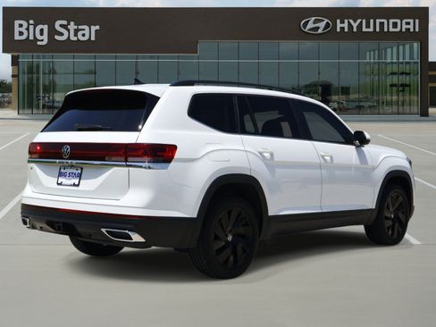 Used 2025 Volkswagen Atlas SE FWD image 4