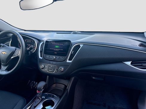 Used 2025 Chevrolet Malibu RS image 32