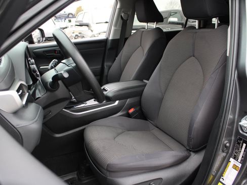 Used 2023 Toyota Highlander L image 15