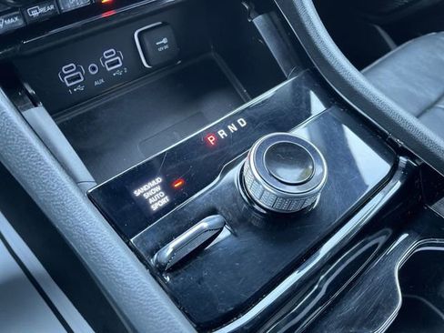 Used 2023 Jeep Grand Cherokee Limited w/ Luxury Tech Group II image 16