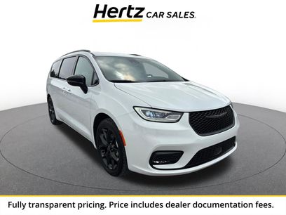 Used 2025 Chrysler Pacifica Limited