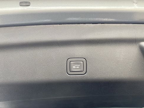 New 2025 Chevrolet Suburban Premier image 29