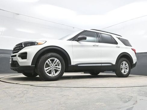 Used 2022 Ford Explorer XLT image 28