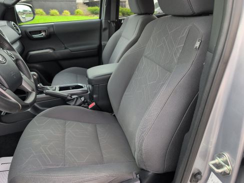 Used 2018 Toyota Tacoma TRD Sport RWD image 17