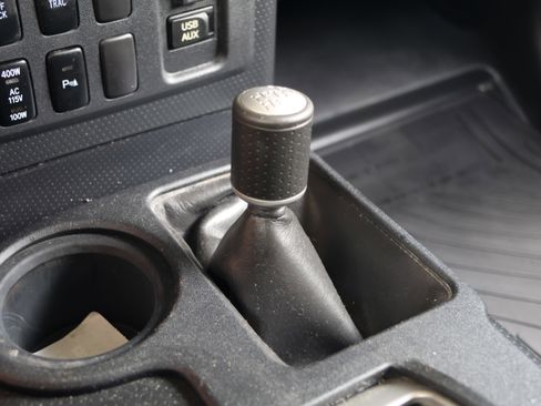 Used 2012 Toyota FJ Cruiser 4WD w/ Upgrade Pkg image 27