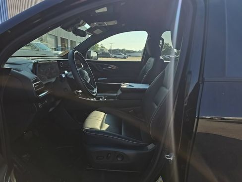 Used 2026 Chevrolet Traverse High Country w/ LPO, Floor Liner Package AWD/4WD image 10