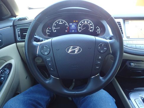 Used 2011 Hyundai Genesis 4.6 RWD image 15