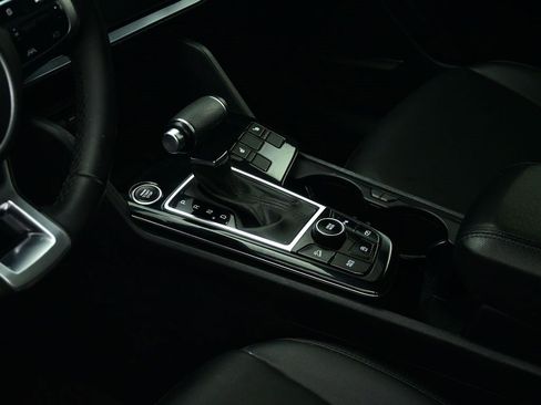 Certified 2024 Kia Sportage EX image 19