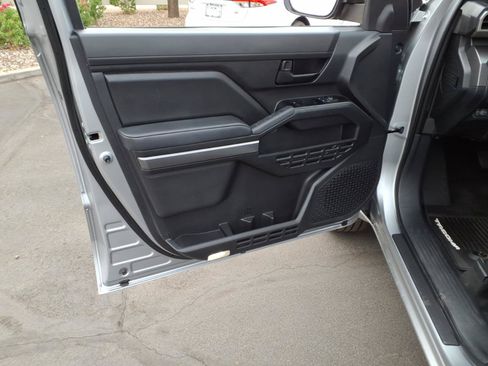 Certified 2025 Toyota Tacoma SR5 AWD/4WD image 13