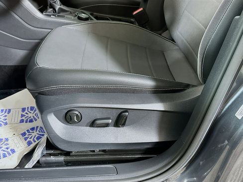 Used 2023 Volkswagen Taos SE image 18