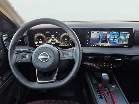 New 2026 Nissan Kicks SR w/ Cold Weather Package FWD image 9
