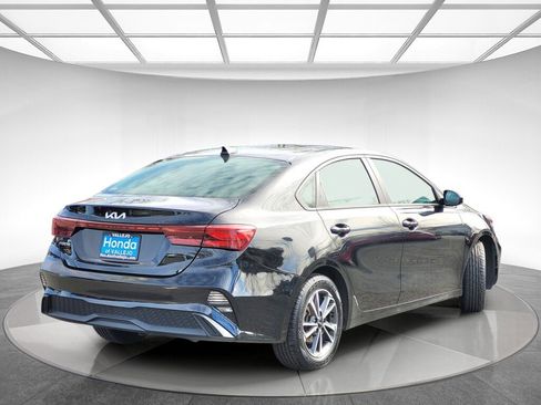 Used 2023 Kia Forte LXS image 3