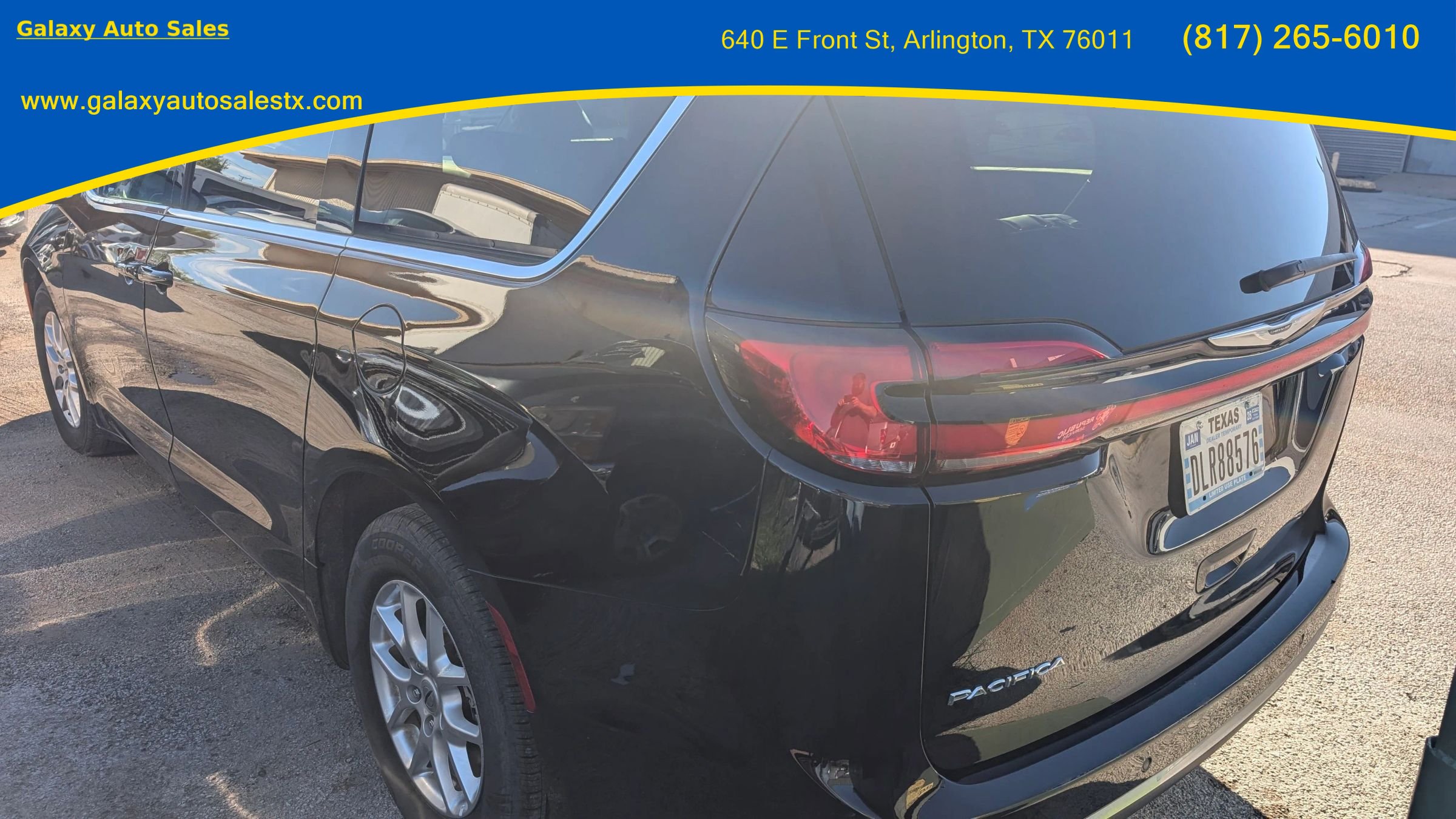 Used 2024 Chrysler Pacifica Touring-L FWD image 7