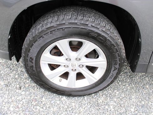 Used 2011 Toyota Highlander 4WD w/ Tow Pkg image 24