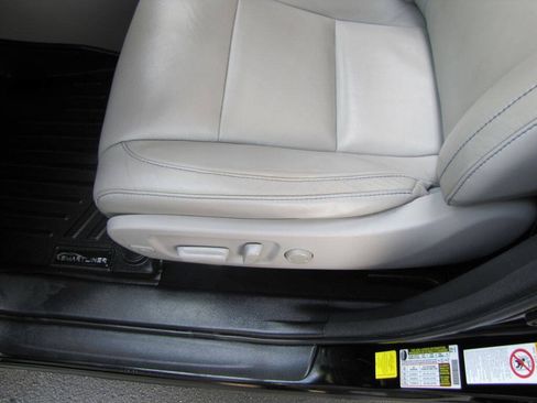 Used 2016 Toyota Highlander XLE FWD image 14