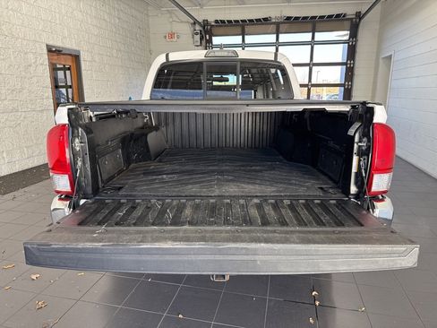 Certified 2017 Toyota Tacoma SR5 image 10