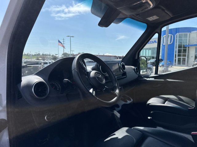 Used 2025 Mercedes-Benz Sprinter 2500 image 14