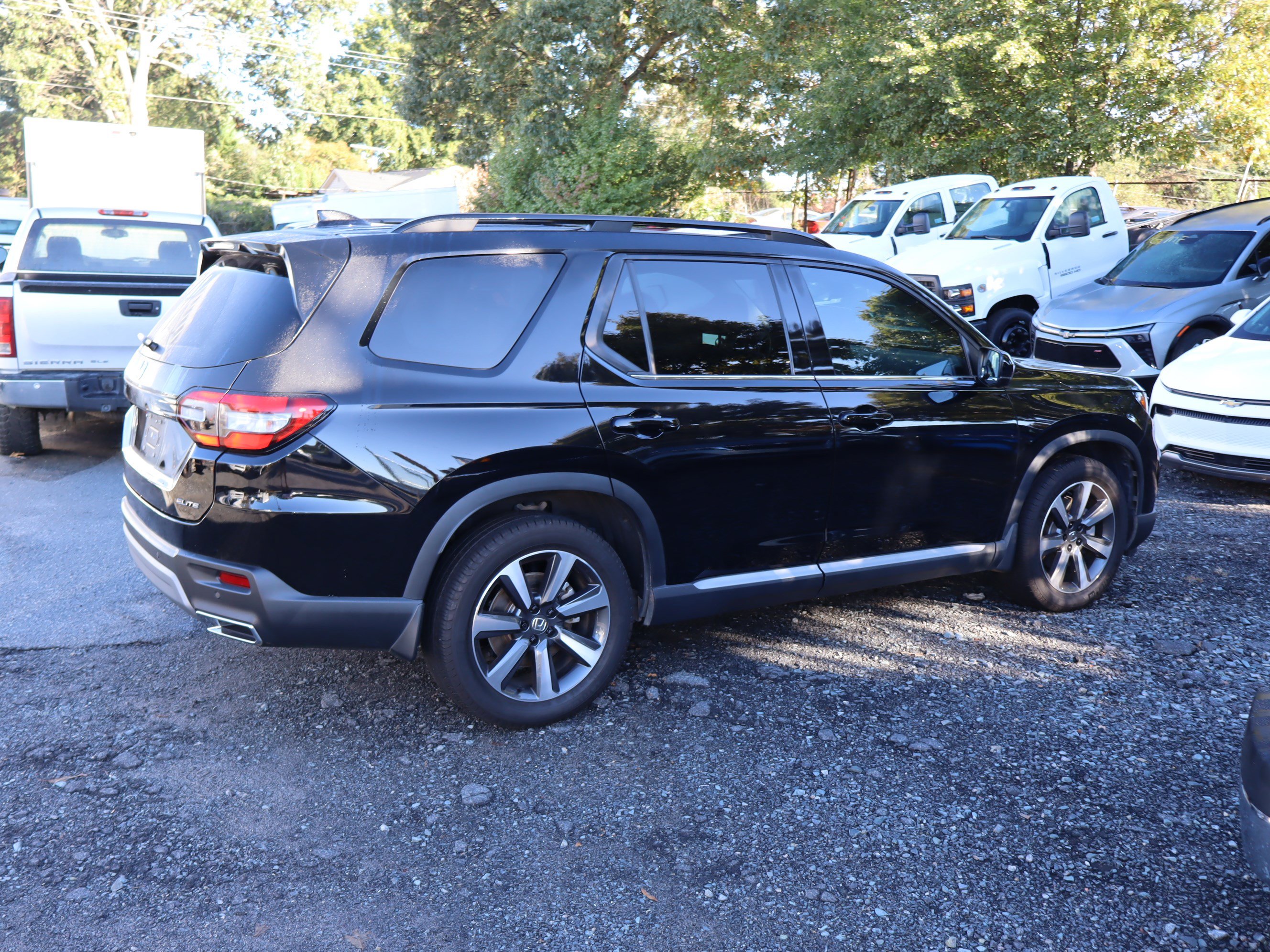 Used 2025 Honda Pilot Elite image 11