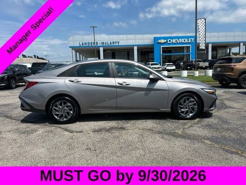 Used 2024 Hyundai Elantra SEL FWD image 2