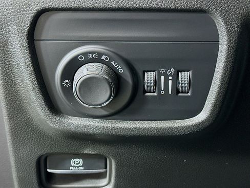 Used 2023 Jeep Grand Cherokee Altitude image 17