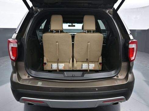 Used 2016 Ford Explorer XLT w/ Equipment Group 202A AWD/4WD image 9