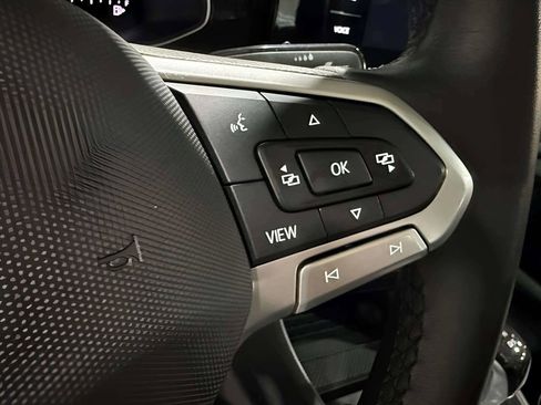 Used 2025 Volkswagen Jetta SE FWD image 24