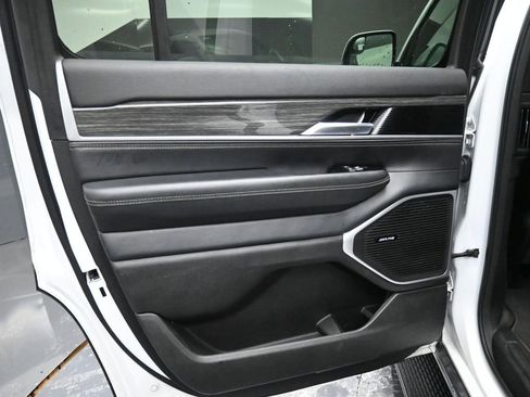 Used 2022 Jeep Wagoneer Series II image 25