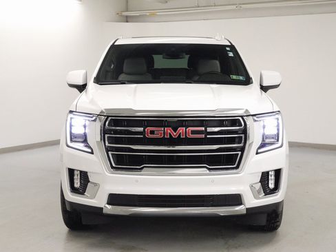 Used 2023 GMC Yukon XL SLT image 3