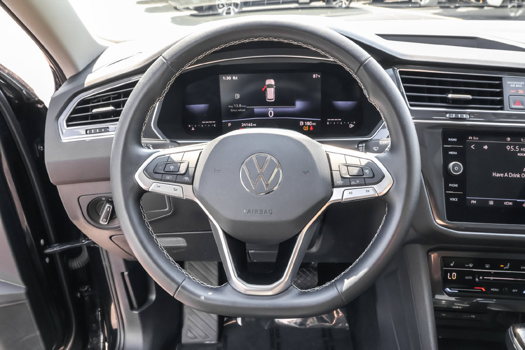 Used 2023 Volkswagen Tiguan SE w/ Panoramic Sunroof Package AWD/4WD image 20