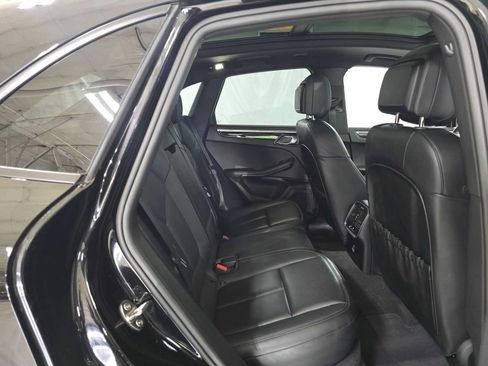 Used 2025 Porsche Macan AWD/4WD image 12