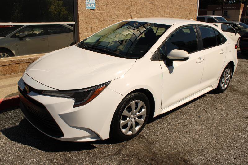 Used 2021 Toyota Camry LE FWD image 4