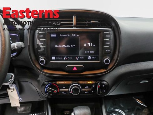 Used 2025 Kia Soul LX w/ LX Technology Package image 12