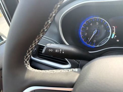 New 2027 Chrysler Pacifica Select FWD image 17