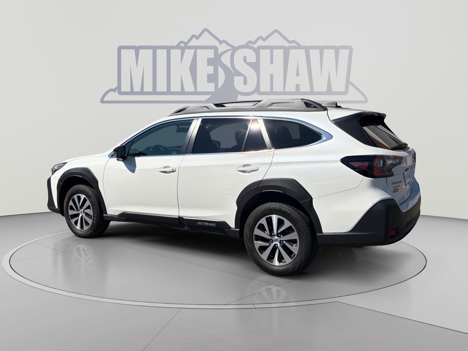 Used 2023 Subaru Outback Premium w/ Tech Package 1 AWD/4WD image 3