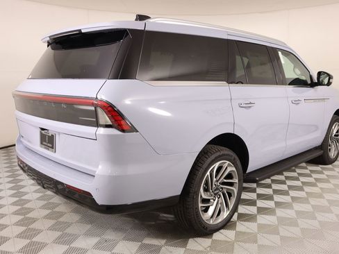 New 2026 Lincoln Navigator Premiere AWD/4WD image 22