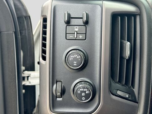 Used 2018 GMC Sierra 1500 SLT AWD/4WD image 32