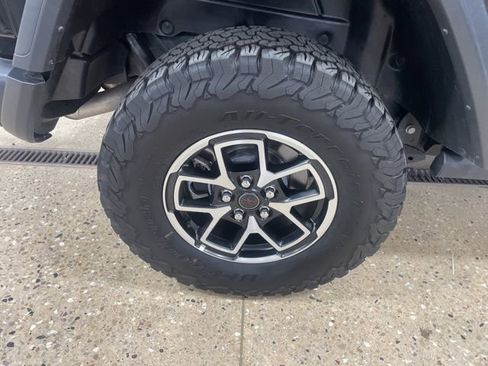 Used 2025 Jeep Wrangler Unlimited Rubicon image 37