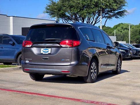 Used 2020 Chrysler Pacifica Limited w/ Advanced Safetytec Group FWD image 8