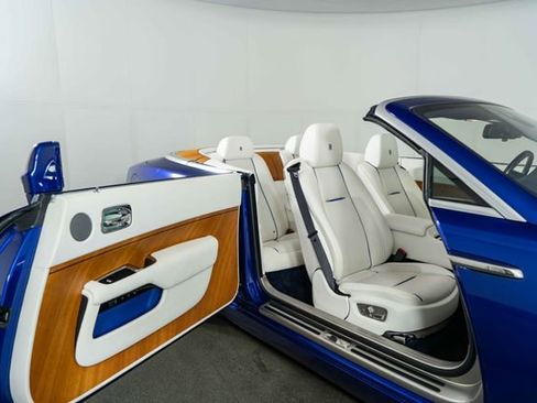 Used 2017 Rolls-Royce Dawn RWD image 26