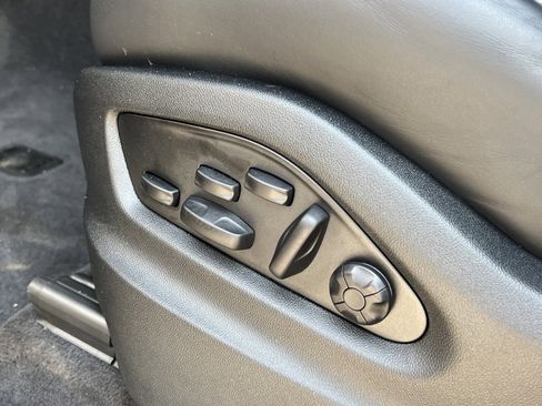 Certified 2025 Porsche Cayenne S image 29