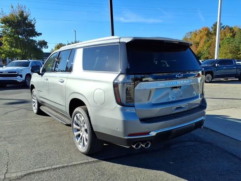 New 2026 Chevrolet Suburban Premier image 3
