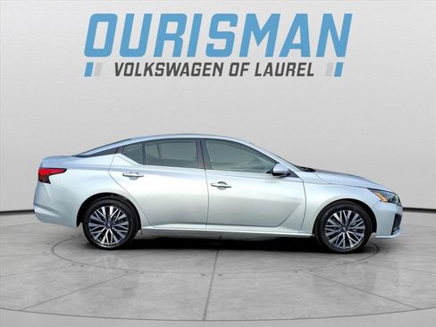 Used 2023 Nissan Altima 2.5 SV image 2