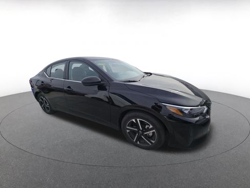 Used 2025 Nissan Sentra SV image 2