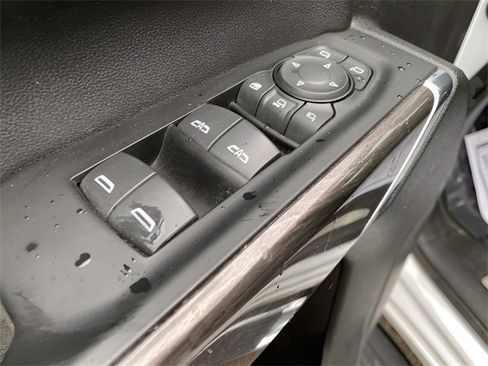 Used 2020 Chevrolet Silverado 3500 LTZ w/ LTZ Convenience Package image 12