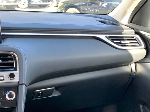 Used 2025 Genesis G70 2.5T image 35